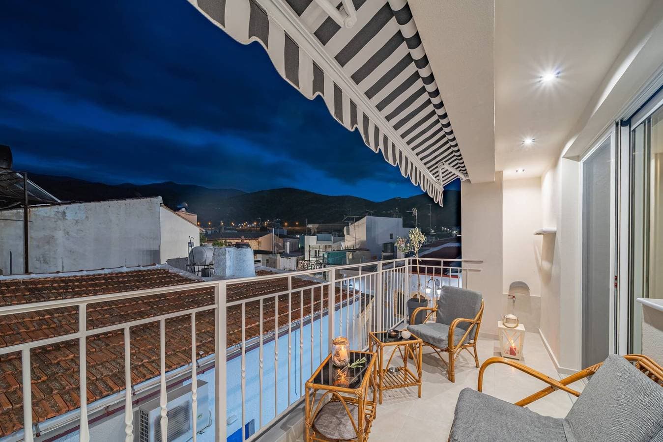 Foto 8 von 17: Napoleon Olive Home 2bd 1ba