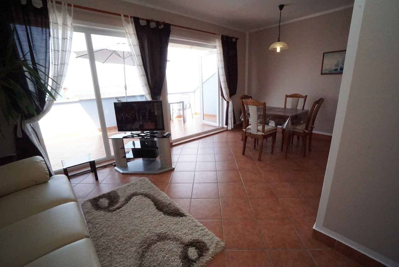 Foto 6 von 16: Ferienwohnung mit Balkon und Meerblick