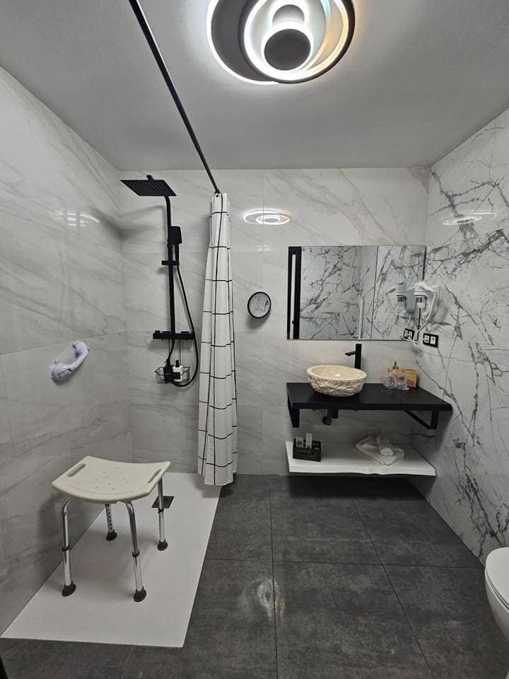 Foto 6 von 11: Double Room - Disability Access