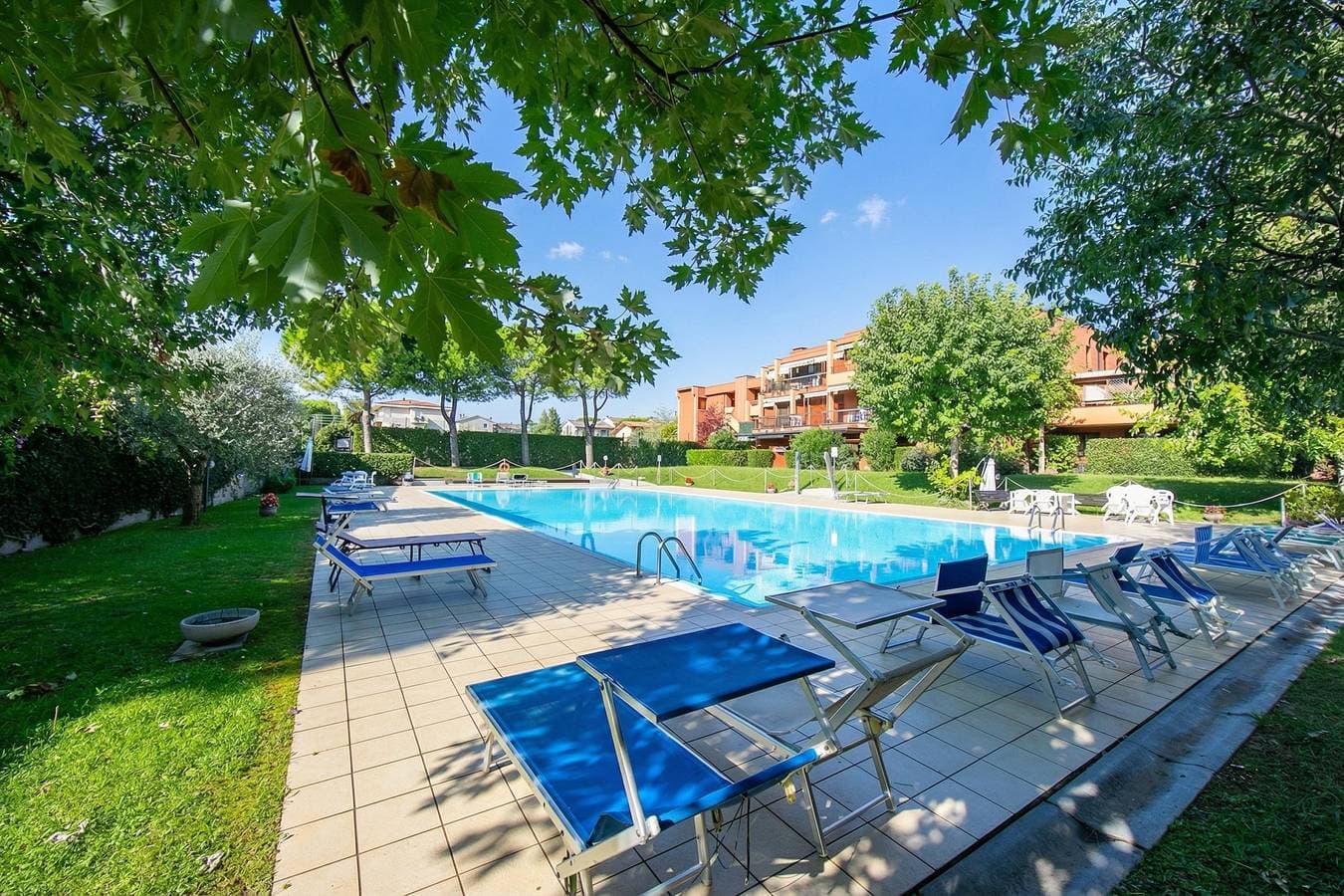 Green Tiffany Apartment: Pool, Tennis, Balcony 1