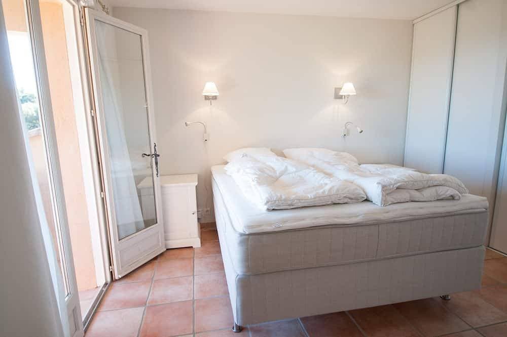 Foto 6 von 30: Geräumige Villa mit Pool, Terrasse, Panoramablick