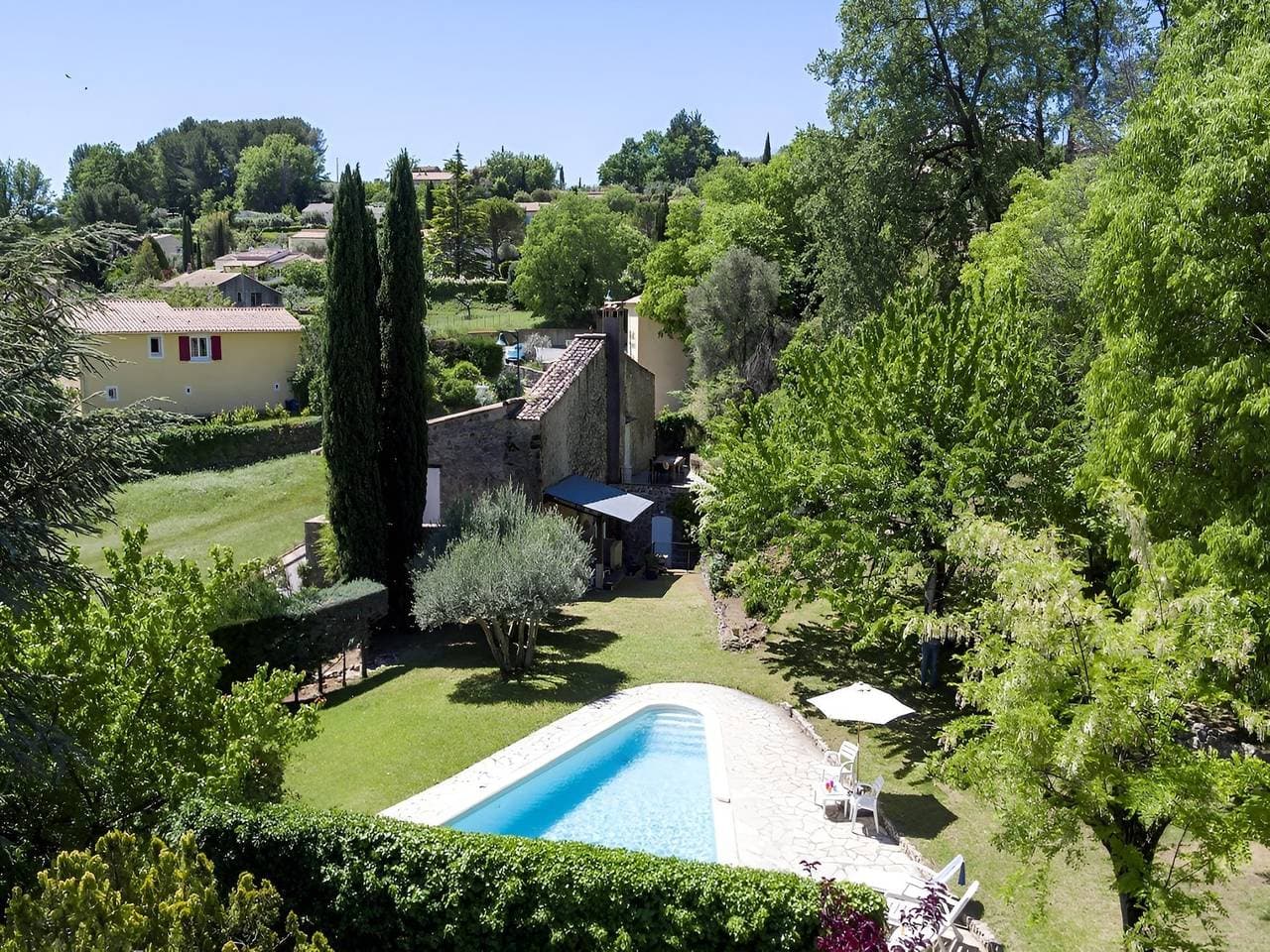 Foto 2 von 35: Wunderschöne freistehende Villa mit Pool