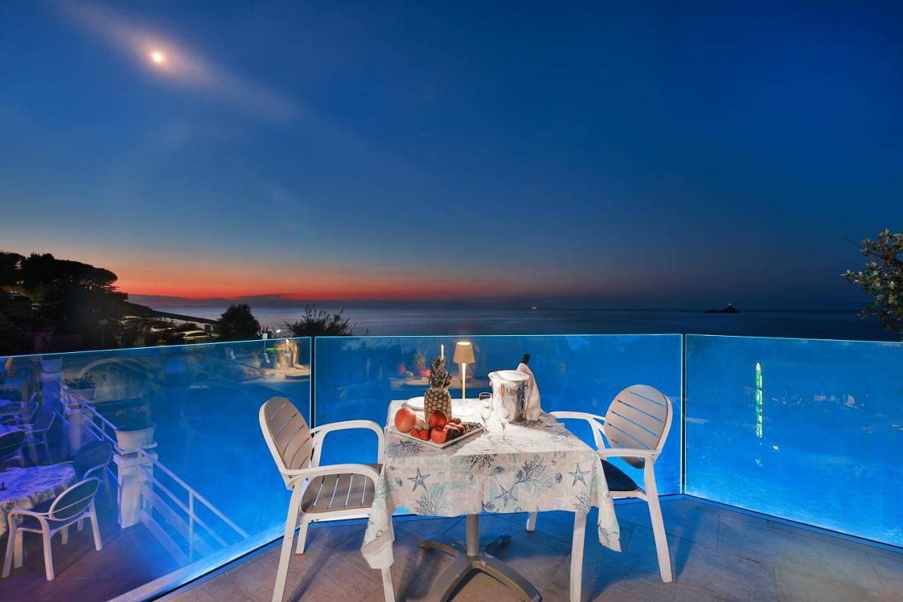 Foto 5 von 46: Quadruple Room with Balcony and Sea View