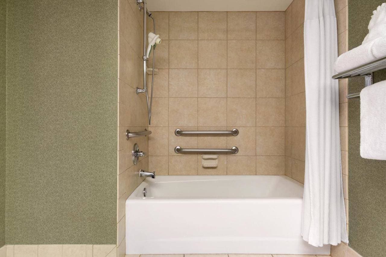 Foto 8 von 28: Crowne Plaza Hotels & Resorts Auburn Hills