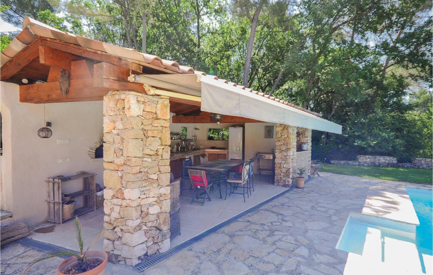 Foto 13 von 27: 180qm Wohnung: Parkplatz, Pool, Terrasse, Fluss 2,5km