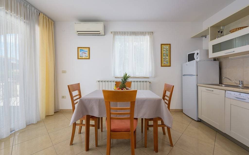 Foto 12 von 54: Ferienwohnung in Bašanija mit Terrasse, Klimaanlage, W-Lan (113-1)