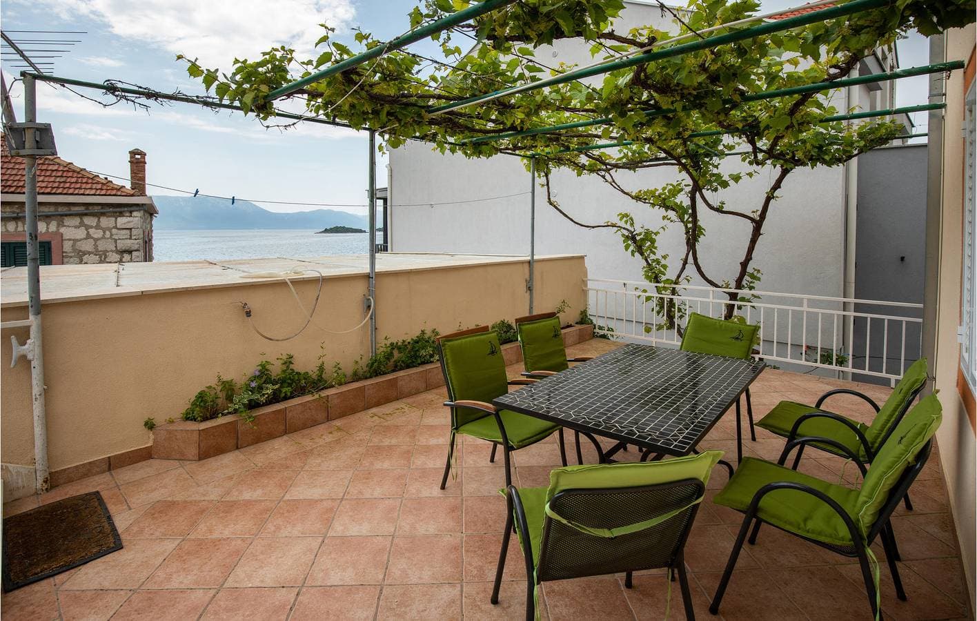 Foto 2 von 34: Gemütliches Apartment mit Meerblick, Terrasse, WLAN und nur 100 m vom Strand entfernt