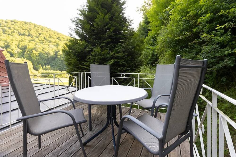 Foto 11 von 18: Ferienwohnung 'Romantik im Schloss' mit Bergblick