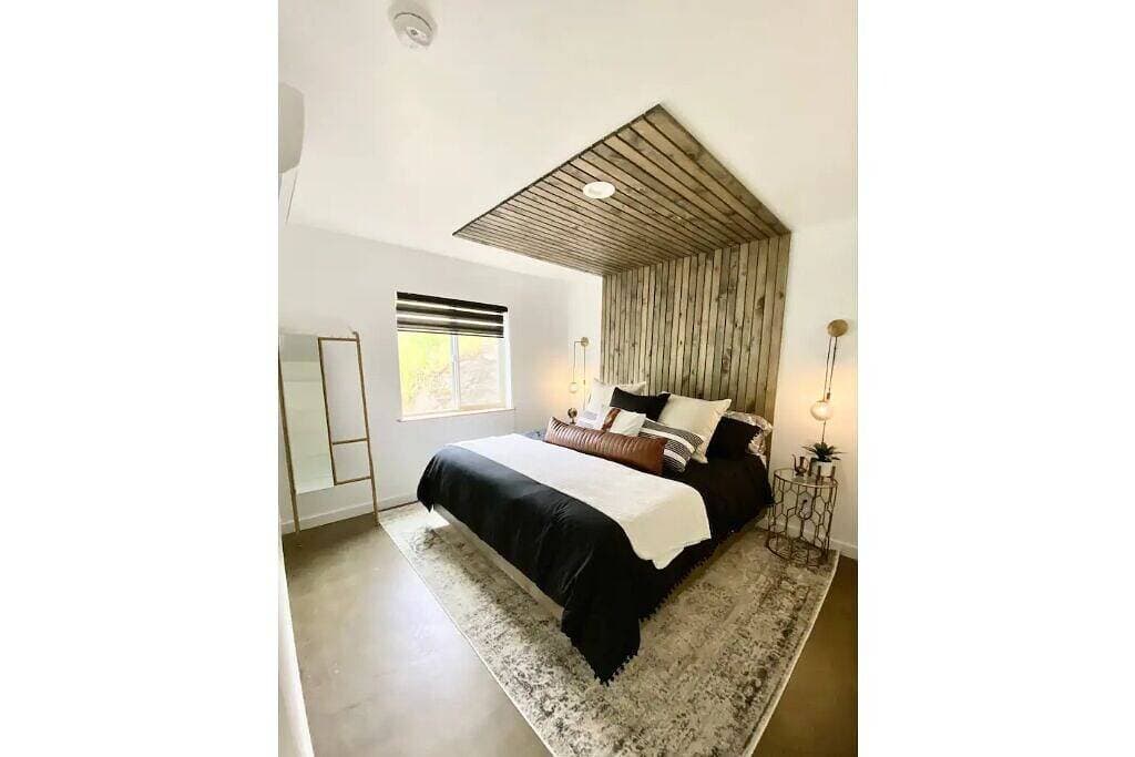 Foto 2 von 24: Casa Chihuahua- Modern Luxe 2b/1b home