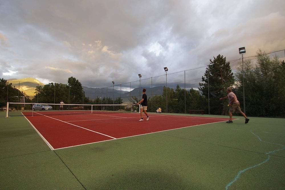 Foto 12 von 25: Embrun Apartment Typ 3 Mansardé, Private Tennis in einem Park von 2 Hektar