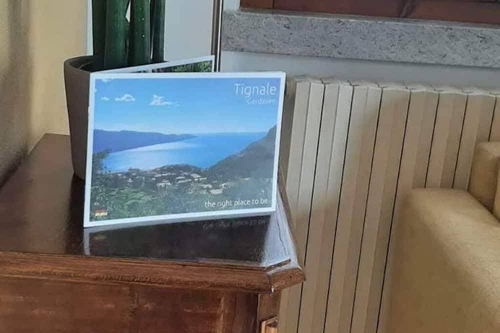 Foto 9 von 29: Casa Maffei Top Fewo 1,  2. Stock, Balkon mit Panoramaseeblick, WiFi, Stellplatz