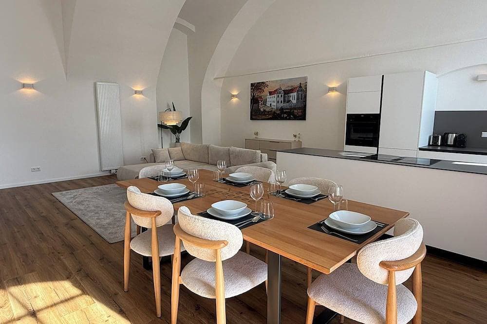 Foto 9 von 17: Schloss Espasingen am Bodensee | Ferienwohnung Bernini Suite