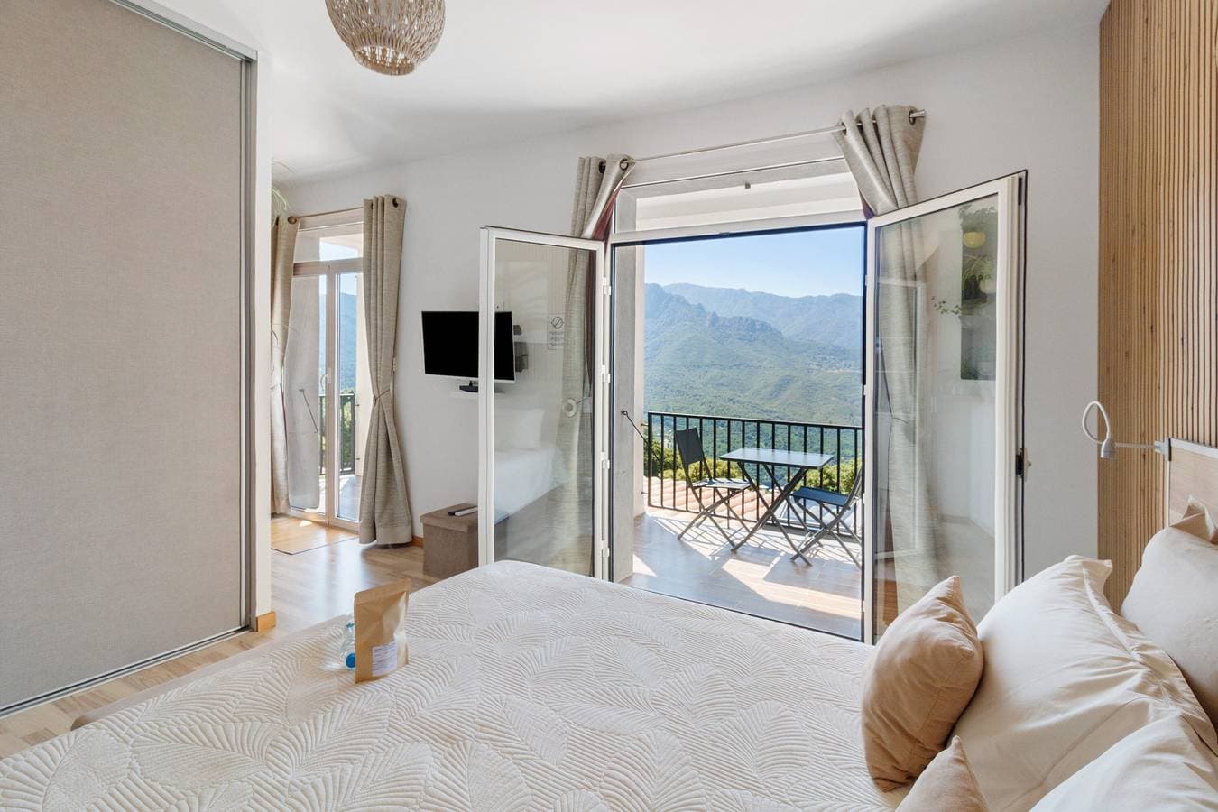 Foto 3 von 29: Gästezimmer Tavaco, Corse-du-Sud – Zimmer zwischen Meer und Bergen