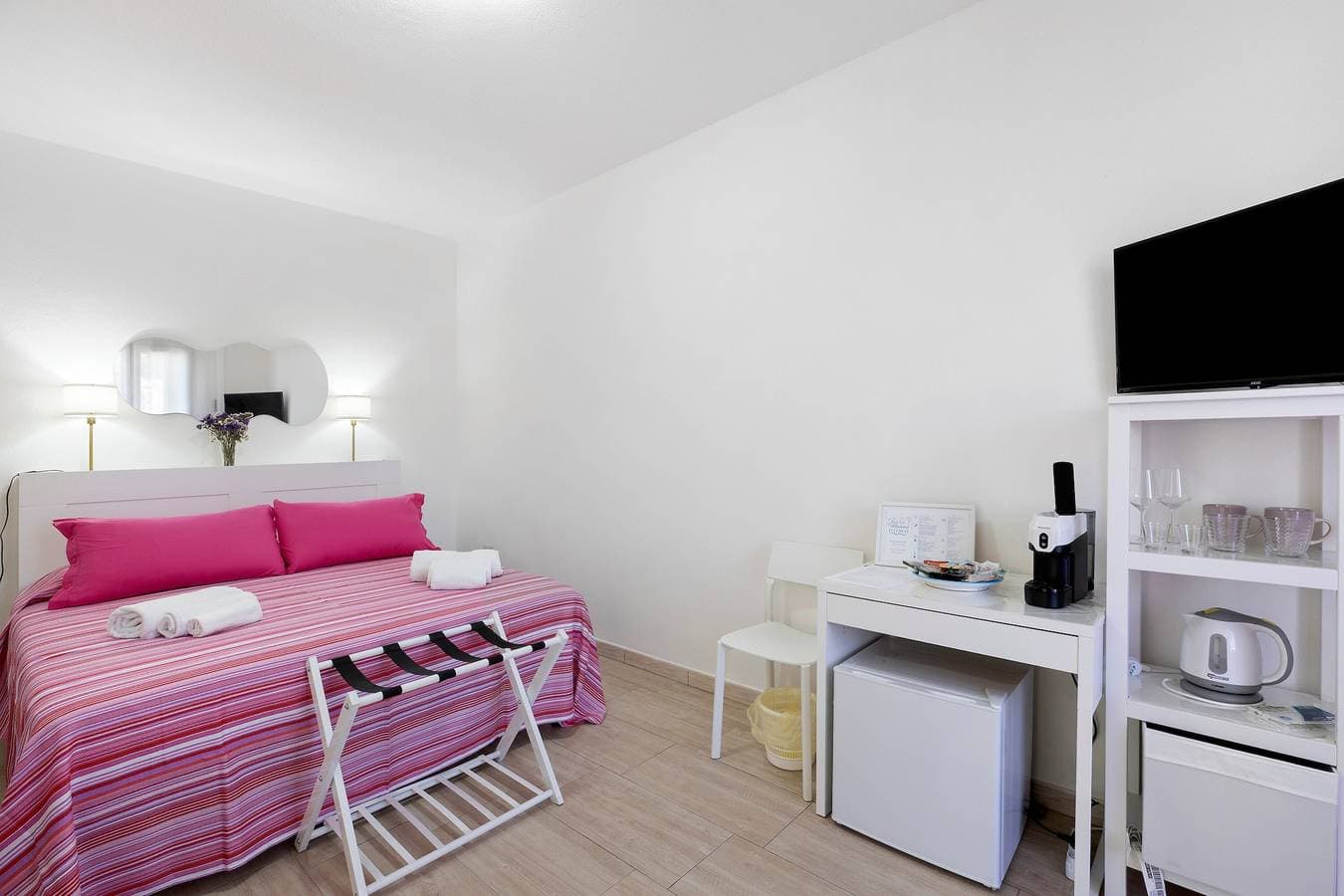 Foto 5 von 28: „Turri Manna Domo 3“: Zimmer mit Balkon, WLAN und Klimaanlage