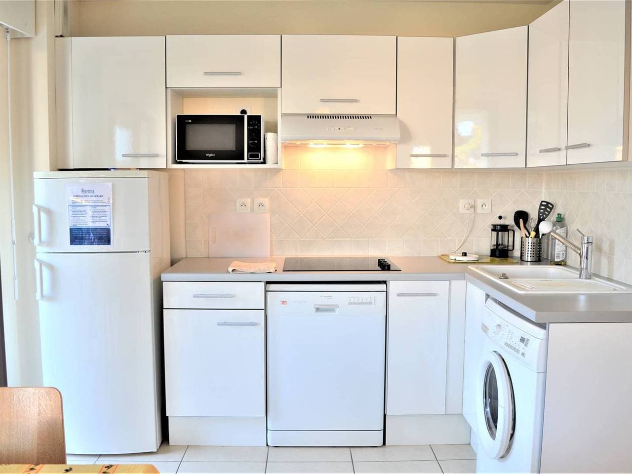 Foto 8 von 14: Geräumige 3-Zimmer-Wohnung mit Terrasse, WLAN und Garage nahe Stadtzentrum und Strand