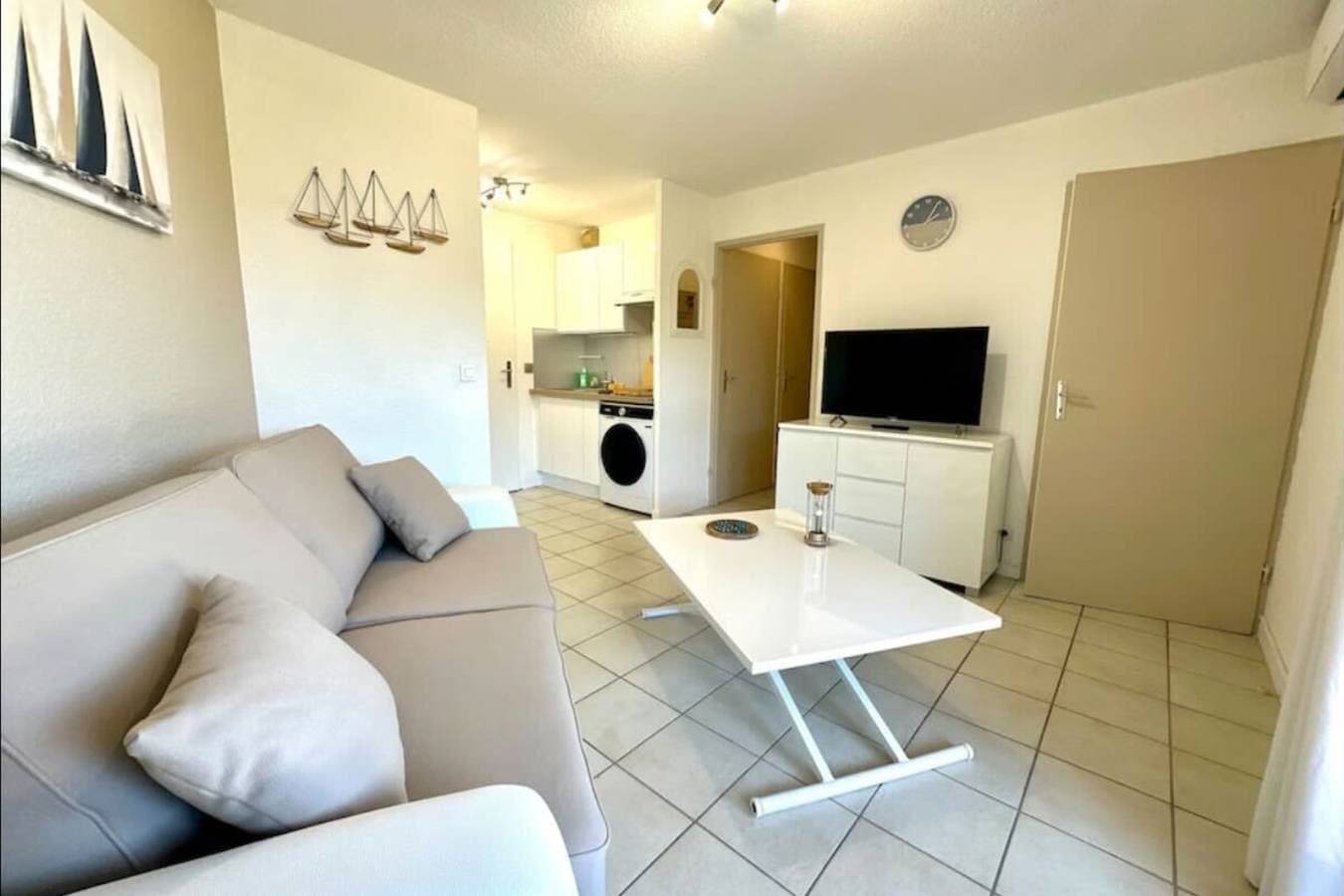 Foto 3 von 22: Ferienwohnung für 4 Personen mit Pool