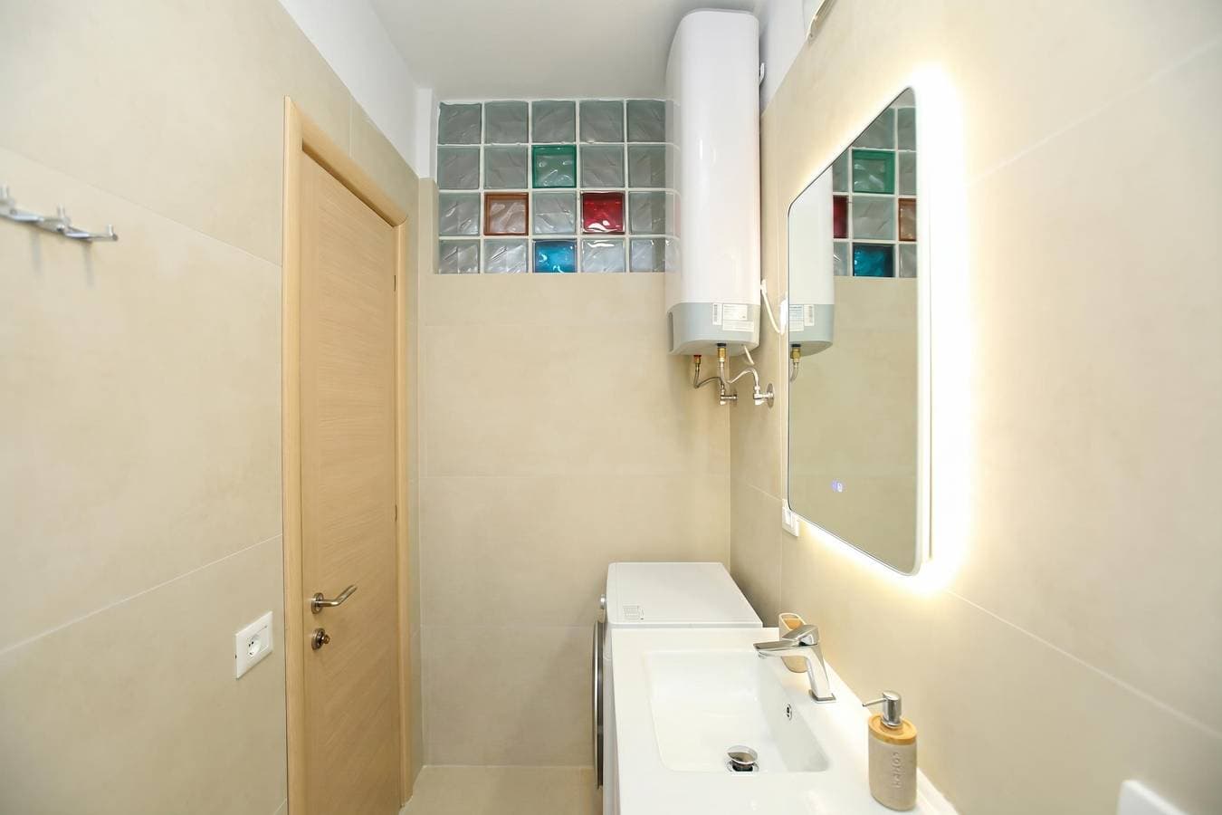 Foto 9 von 21: Vlora Sunset Apartment /w Balcony & Sea View