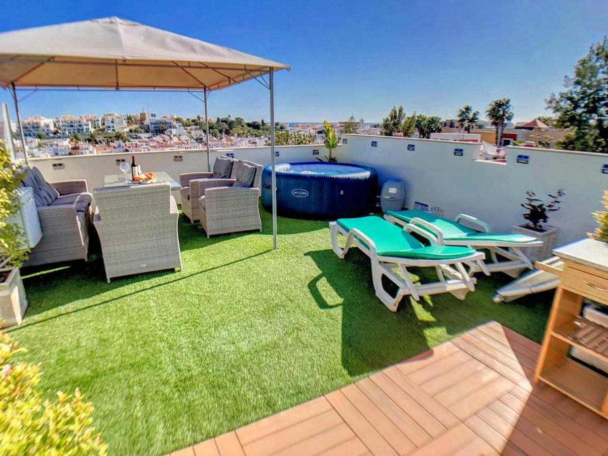 Apartment Alpha - 2 Bedrooms, Private Rooftop Patio with Hot Tub, BBQ and View 1