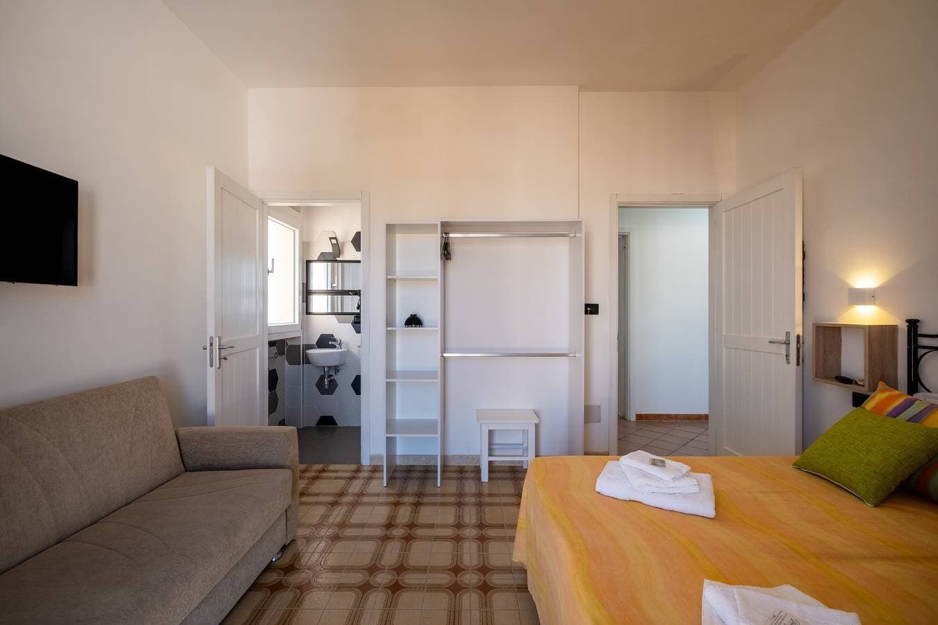 Foto 7 von 31: Ferienhaus 'Villa Gaudì - Sagrada' mit Meerblick, WLAN und Klimaanlage