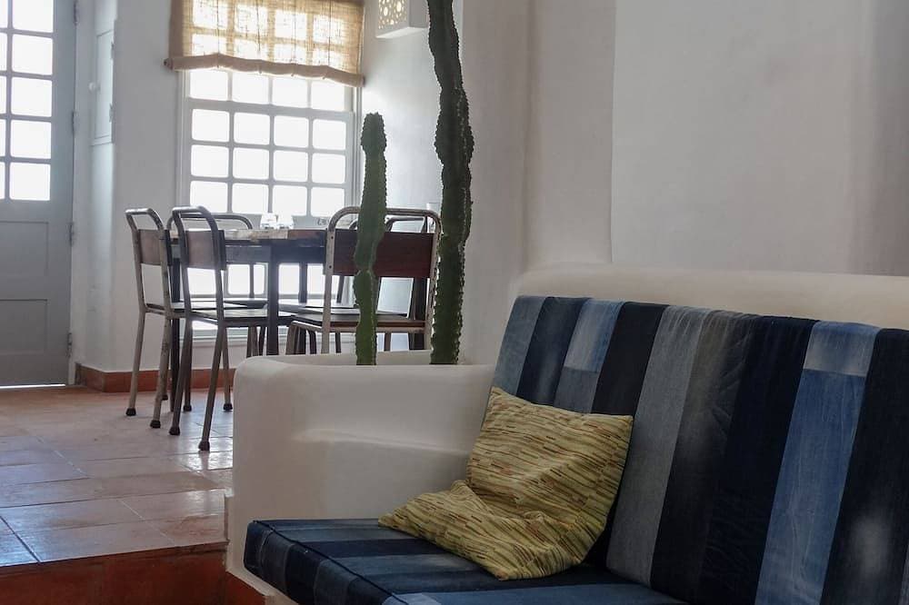Foto 11 von 30: Beautiful house with roof terrace in old town of Odeceixe