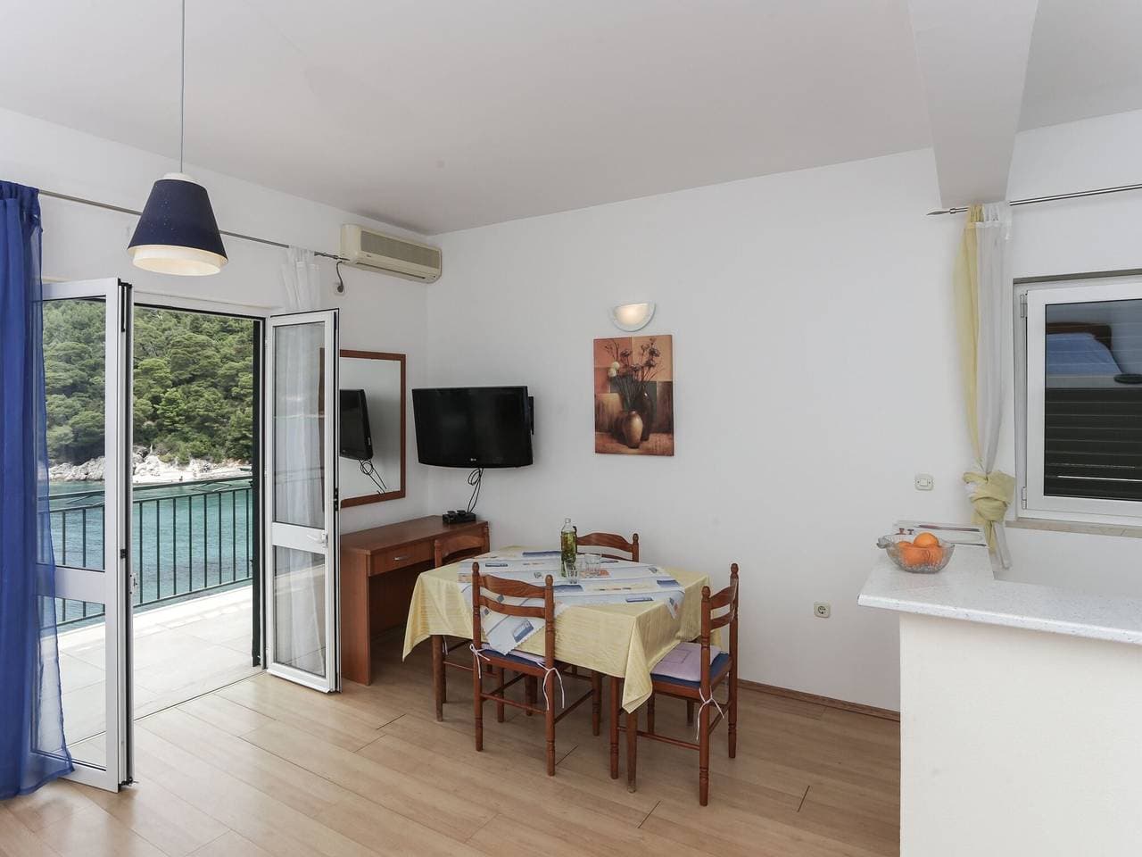 Foto 2 von 16: Apartments Posta - Studio with Balcony and Sea View - Apartman 2
