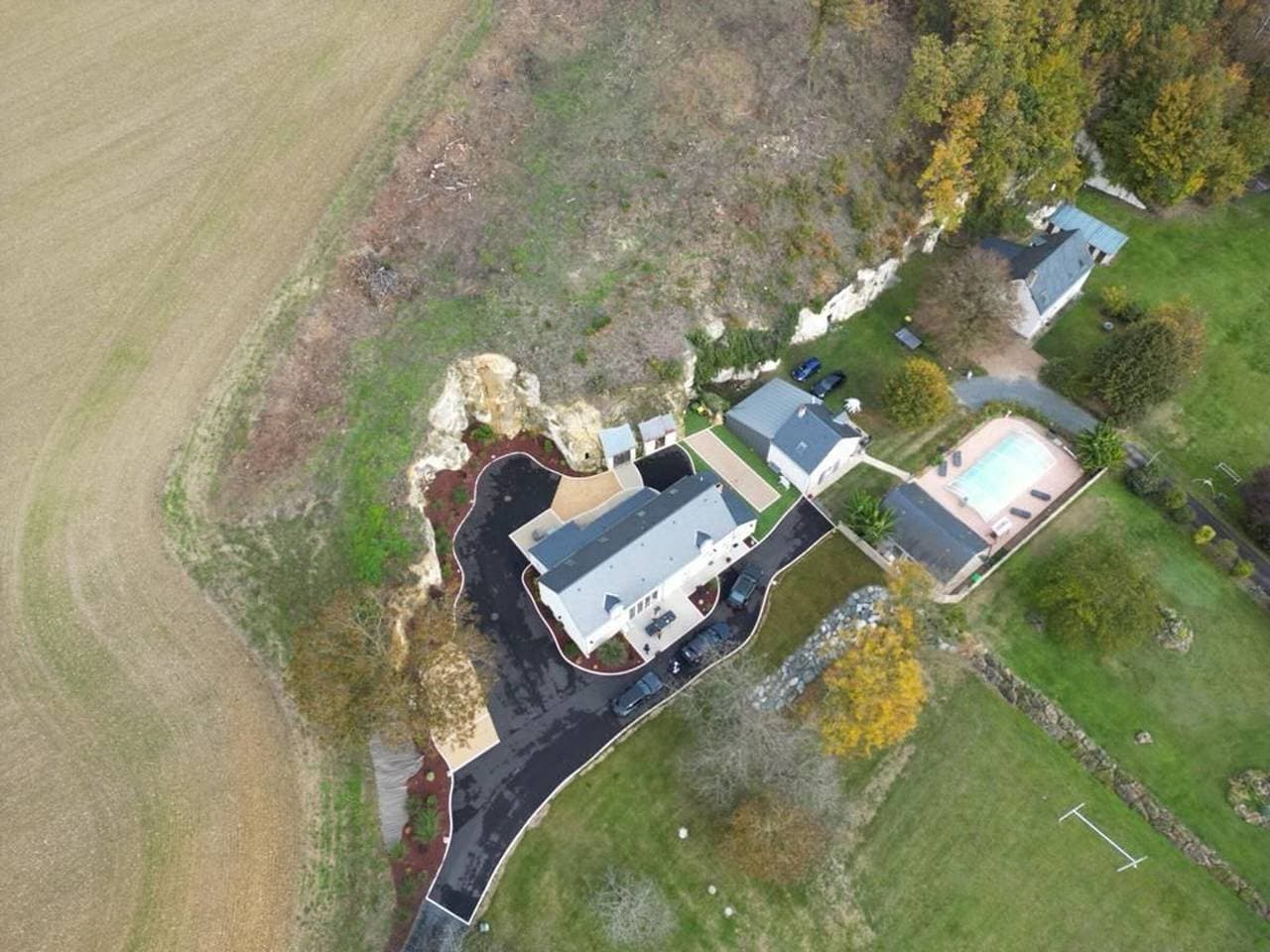 Foto 2 von 25: Naturparadies nahe ZooParc de Beauval – Komfortables Ferienhaus mit Pool, Terrasse & Freizeithalle