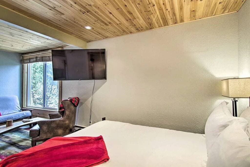 Foto 11 von 16: New! Cozy Big Sky Condo: Walk to Ski Lift & Dining