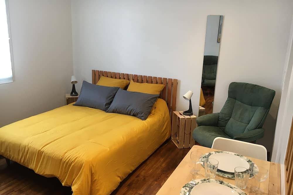 Foto 2 von 10: Downtown studio*** with outdoor parking and private, secure bike storage.