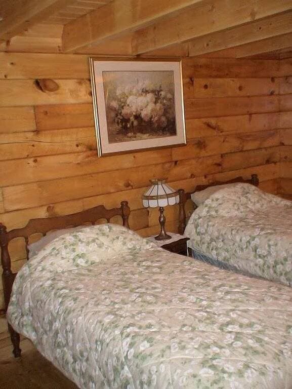 Foto 6 von 11: Hand Crafted Log Cabin