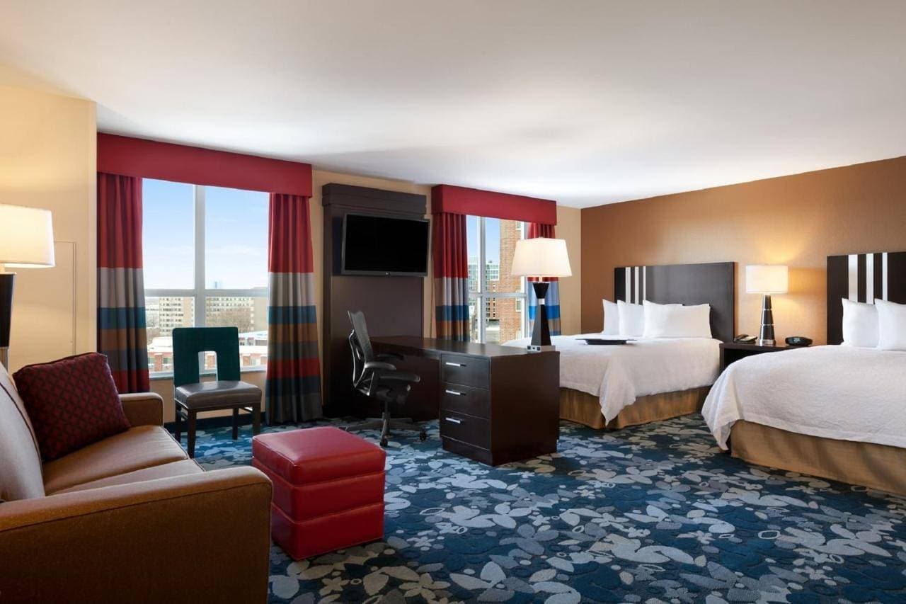 Foto 12 von 32: Hampton Inn & Suites Madison Downtown