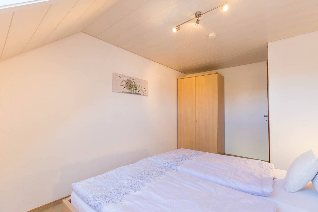 Foto 12 von 26: Gemütliche Ferienwohnung "Zum Seeblick" in Seenähe mit Bergblick, WLAN & Garten