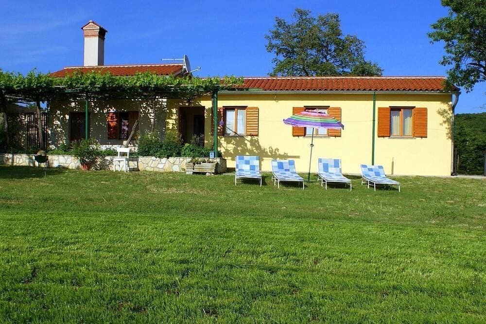 Foto 6 von 24: Charmantes Ferienhaus in Bartići mit Terrasse