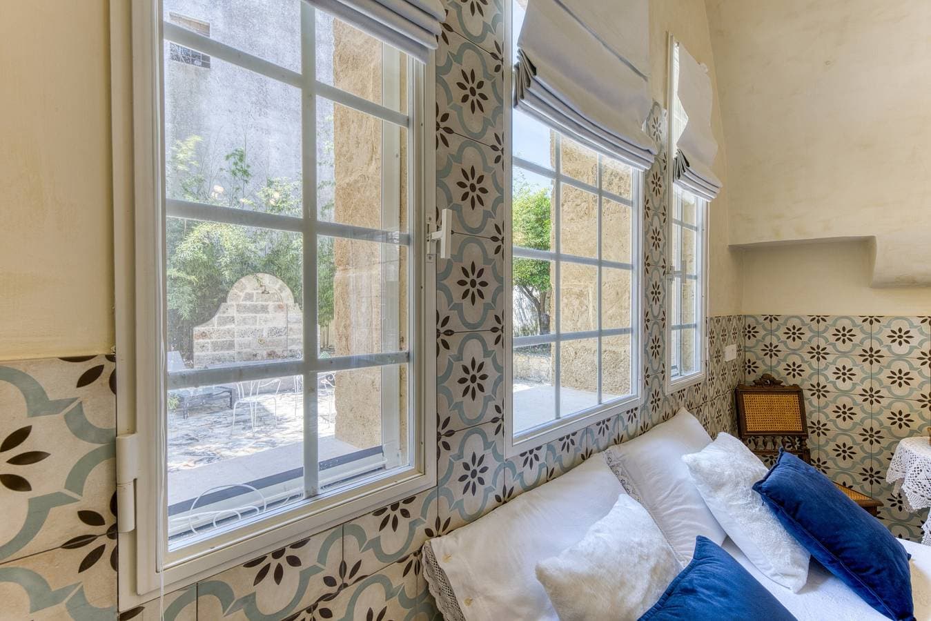Foto 12 von 31: Suite Basium im Liberty-Palazzo von 1918 mit Garten, Außenbadewanne und WLAN