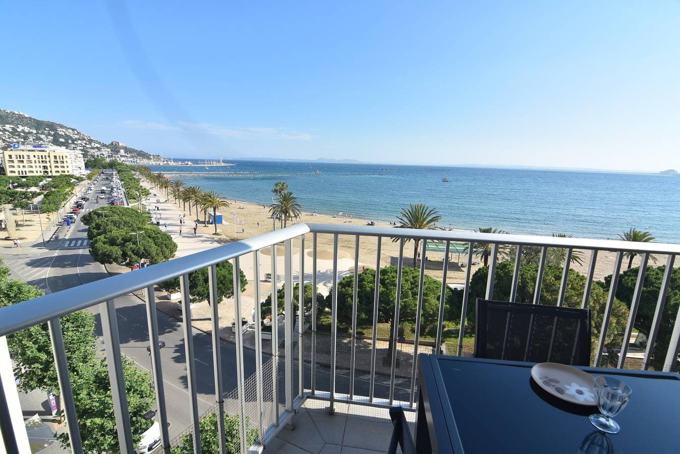 Foto 3 von 22: Apartment direkt am Strand in Roses, Costa Brava! 1 Schlafzimmer, Meerblick, Terrasse, kostenfreies WLAN. Buchen Sie jetzt!