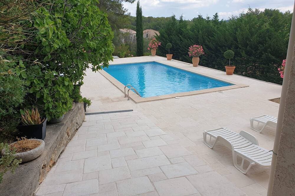 Charmantes Haus mit Pool. 1