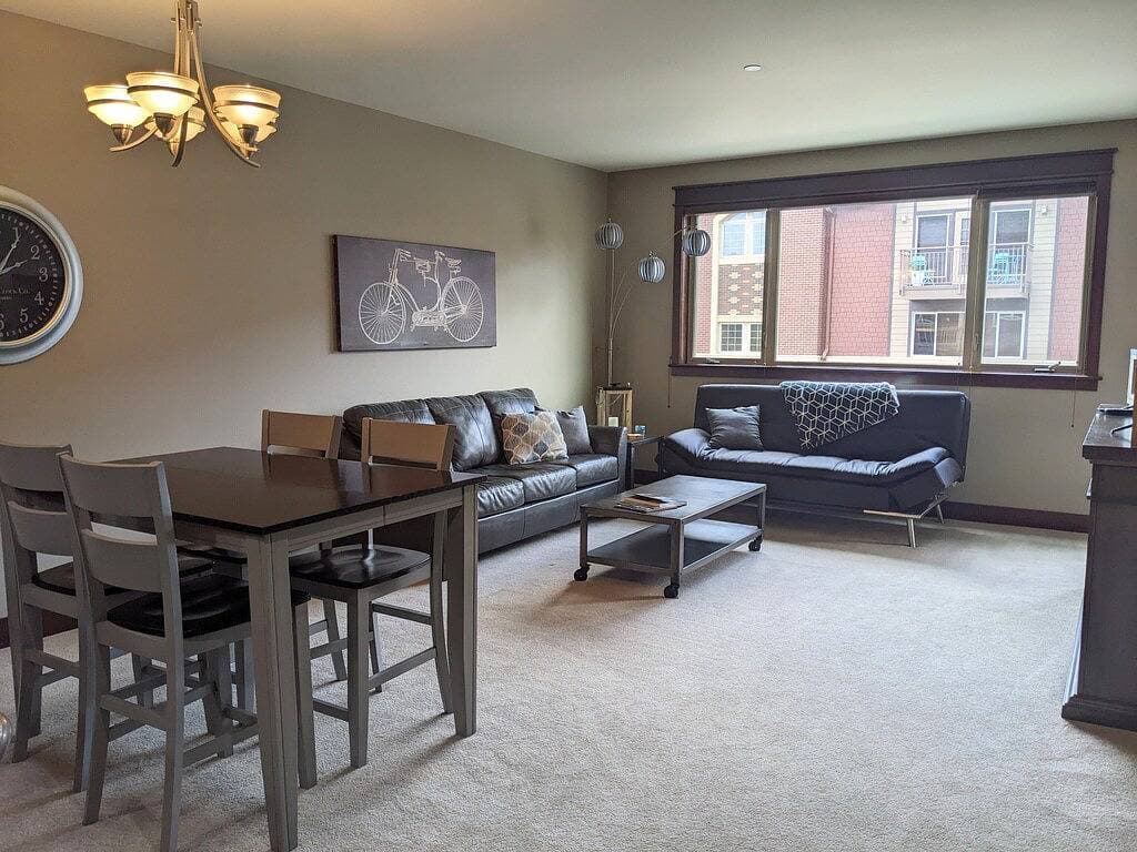 Foto 12 von 28: Riverstone Condo by Lake Cda~King Bed, Walk to Shops & Dining, Close to Downtown