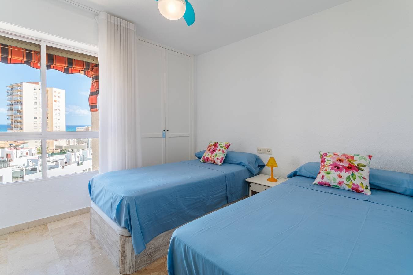 Foto 13 von 31: Ferienwohnung 'Torre Mar Muchavista' mit Meerblick, Gemeinschaftspool und WLAN