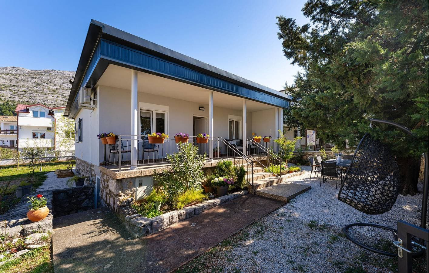 Foto 3 von 37: Gemütlich, 1,5 km vom Strand entfernt: 90 m² große Wohnung mit WLAN, Küche und Terrasse