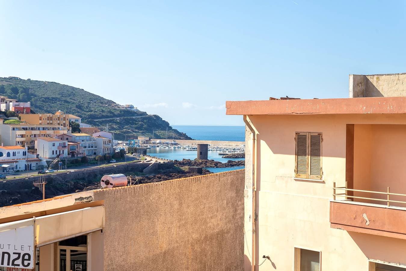 Foto 4 von 34: Ferienwohnung 'Charlie Beach' mit Meerblick, Balkon und Klimaanlage