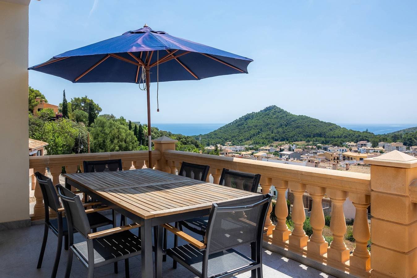 Foto 4 von 30: Ferienhaus Sestel mit Meerblick, Pool, Balkon, Garten & Terrasse
