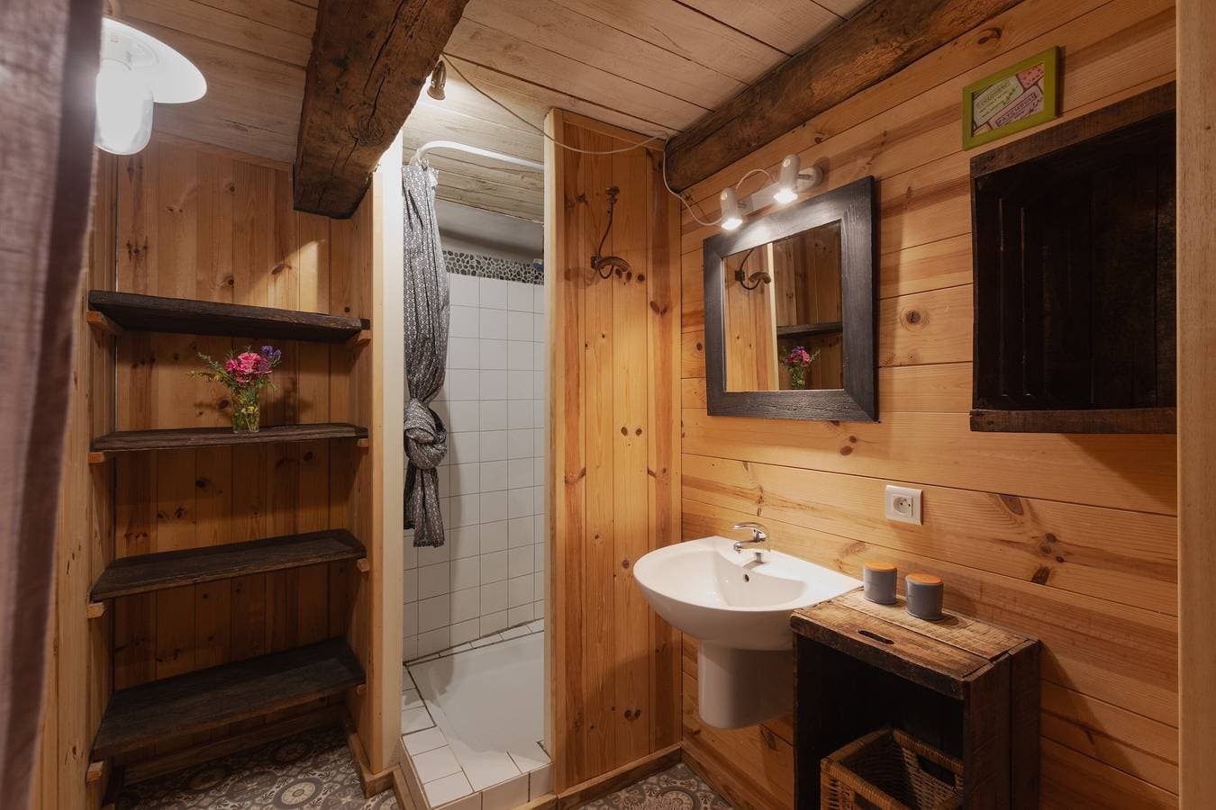 Foto 13 von 35: Zimmer 'La Ferme De Chalas - Coucoulude' mit Gemeinschaftspool, gemeinsamer Terrasse und WLAN