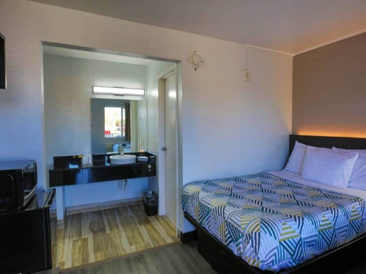 Foto 4 von 34: 1 Queen -bett | Ns | Mikrorge