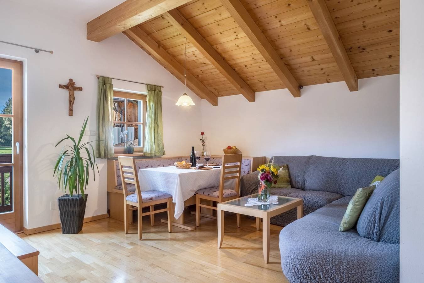 Foto 3 von 28: Ferienwohnung "Tschigghof" mit Bergblick, WLAN & Garten