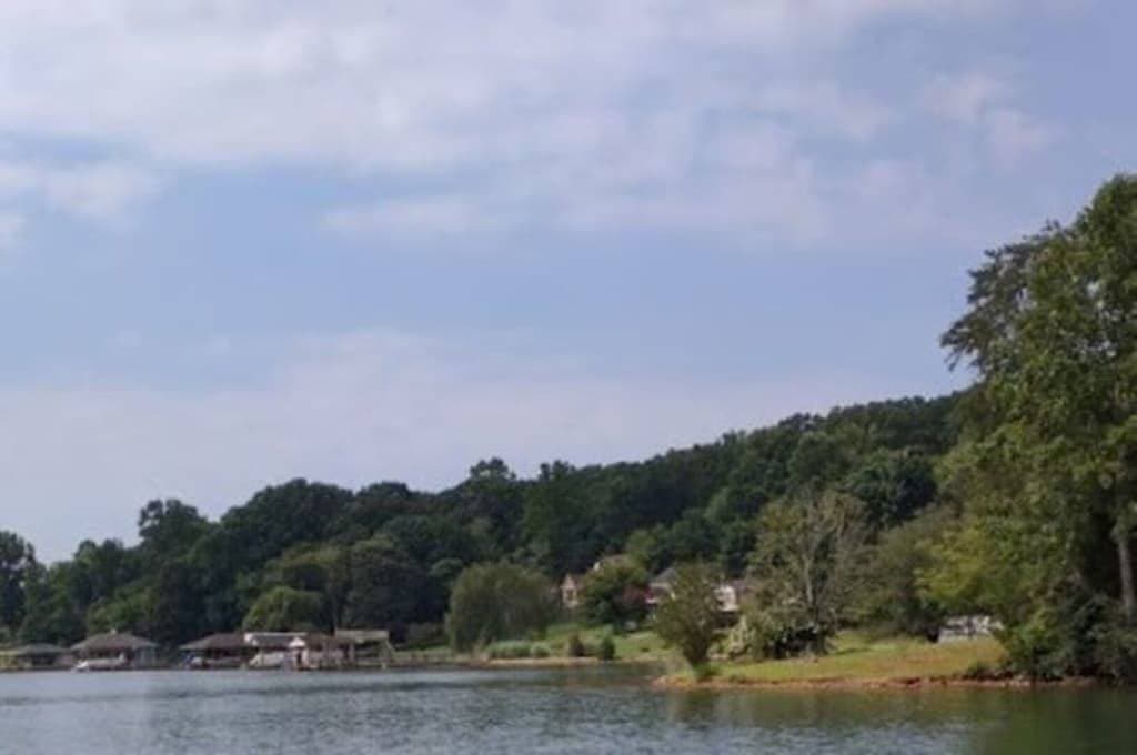 Foto 8 von 15: Lake Cottage on Water - zum halben Preis von Mitbewerbern !!!