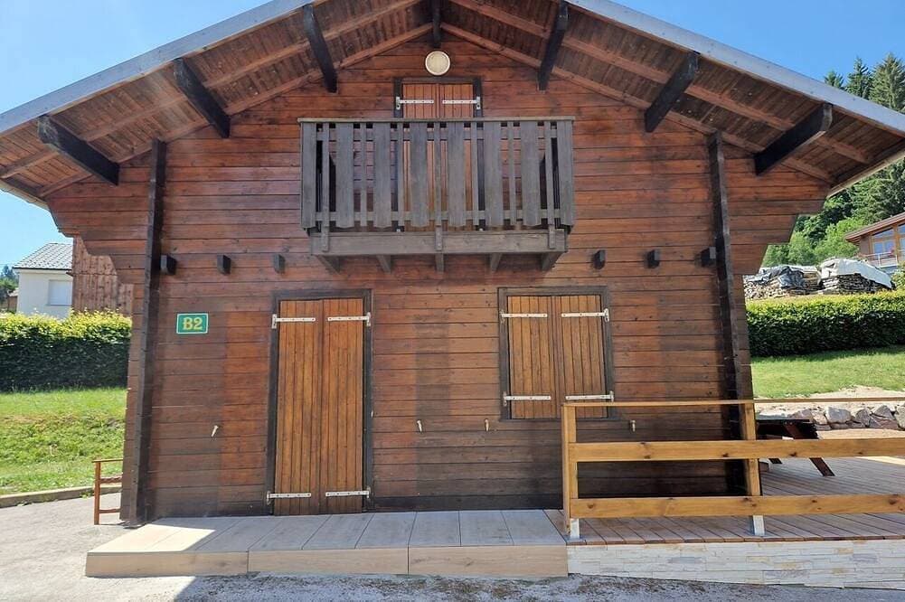 Pretty chalet in the heart of Xonrupt Longemer, close to lakes and ski slopes. 1