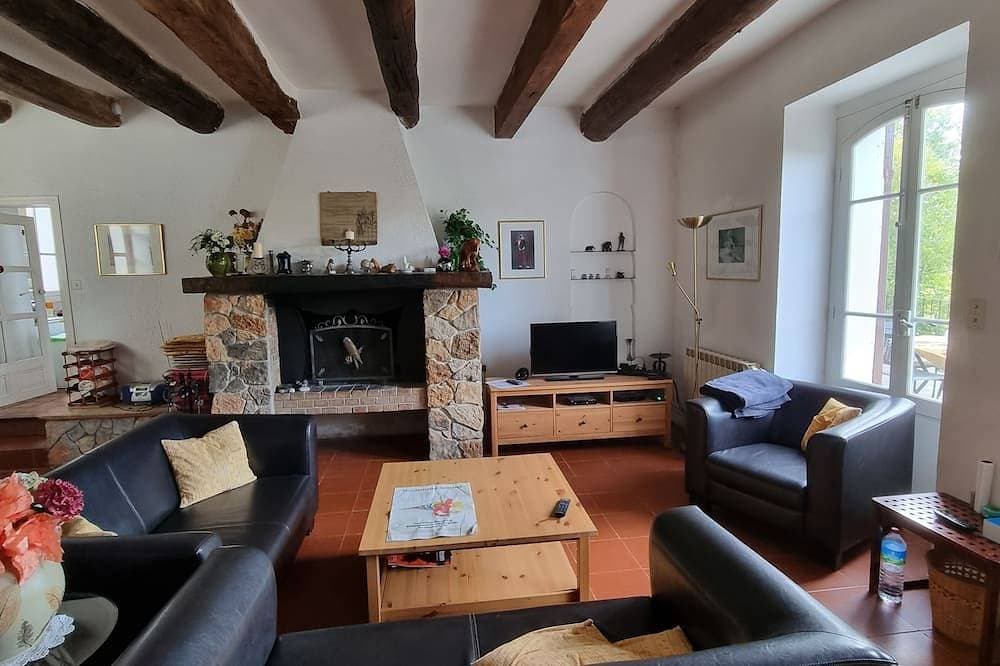 Foto 13 von 30: Großzügiges provencalisches Landhaus mit Pool