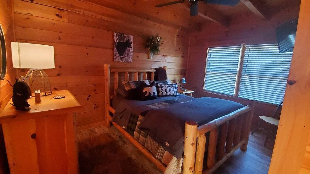 Foto 7 von 46: Relaxing~Views~Private Hot Tub~Pool Table~Games~Just Because