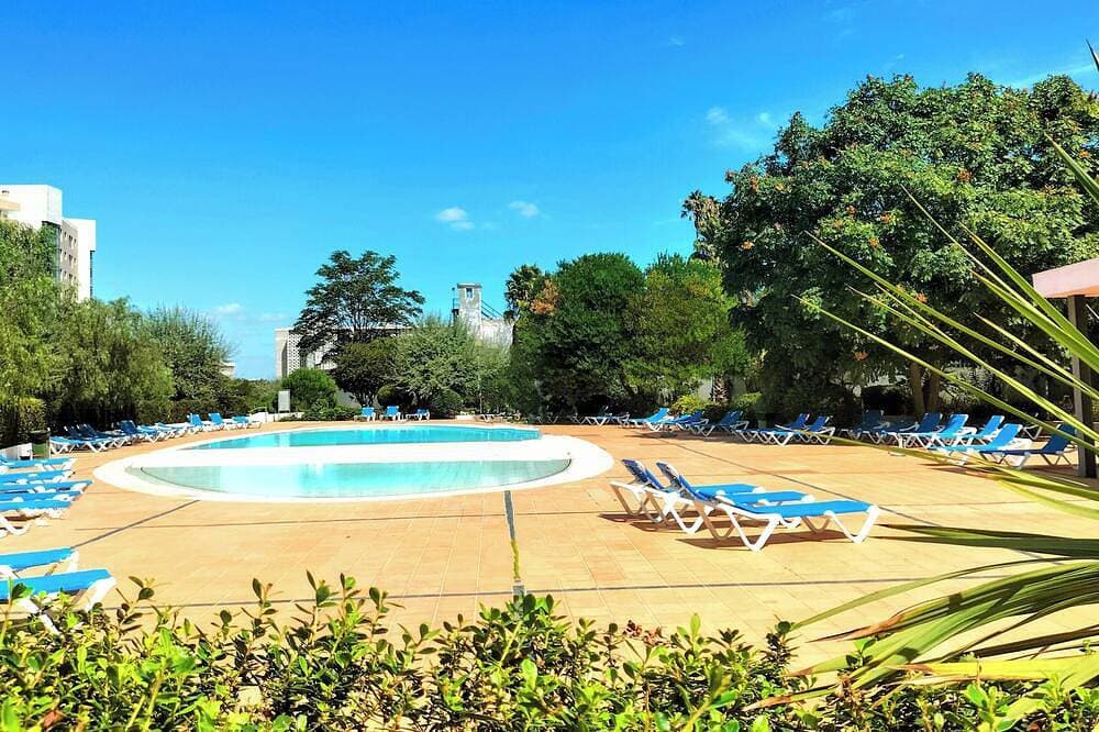 1-bedr. Lisbon-center, AC, swimming pool, garden, 1 free parking space 1