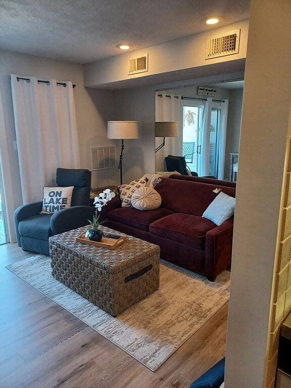 Foto 11 von 26: Waterfront Condo at Stripers Landing, Smith Mountain Lake, Virginia