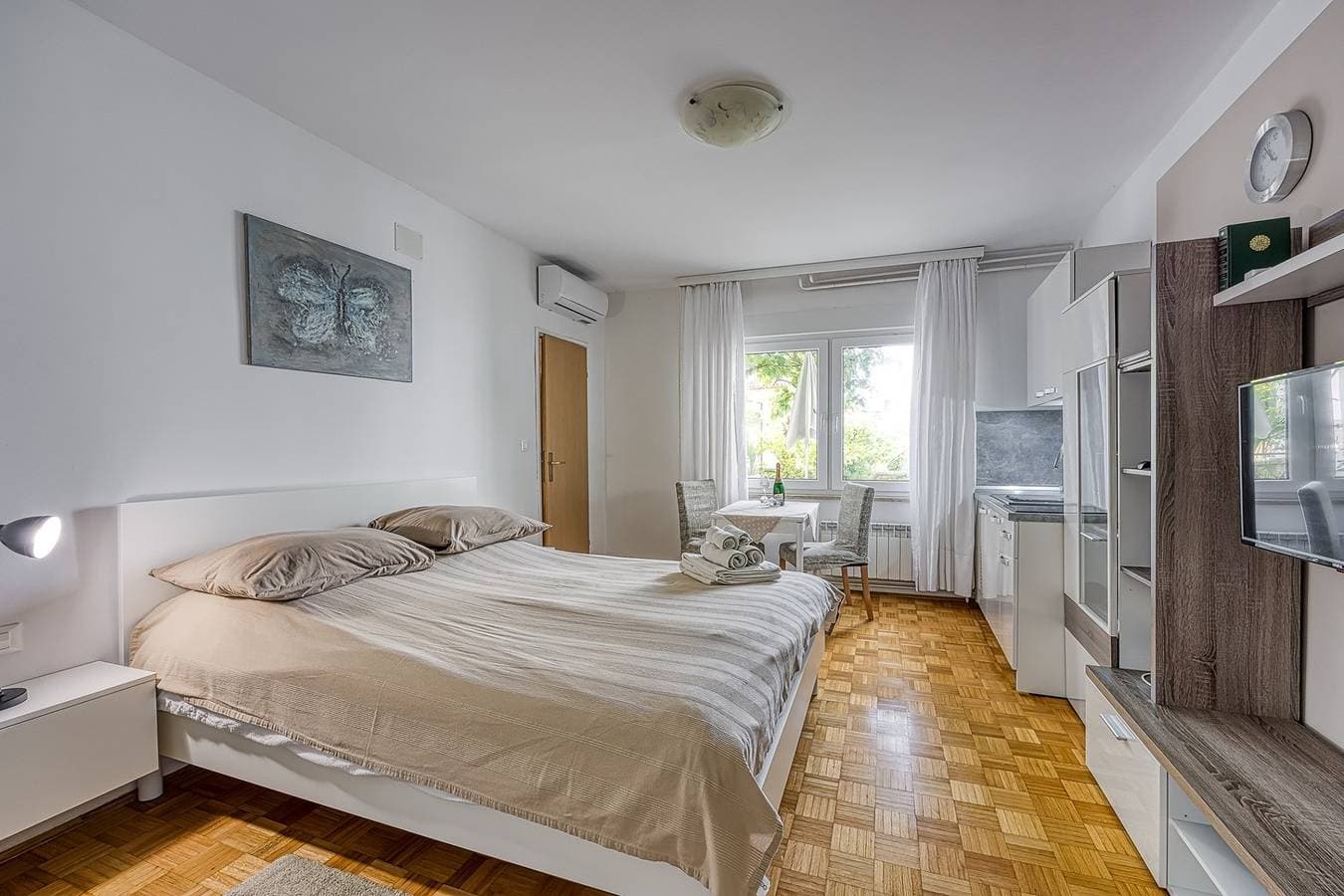 Foto 5 von 25: Einfach eingerichtetes Studio-Apartment Karlo in der Nähe eines schönen Strandes und des Stadtzentrums